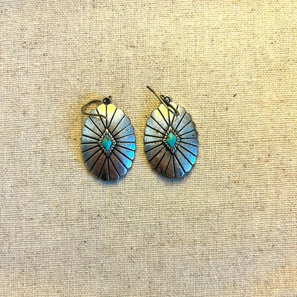 Jewelry - ✨ Western Silver-Toned Drop Earrings